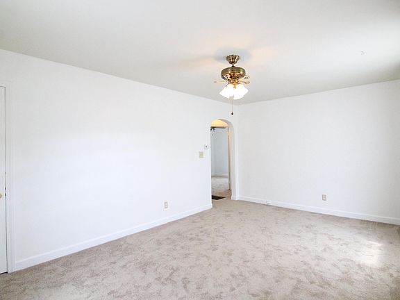 5th image of 3020 Richard Ave NE