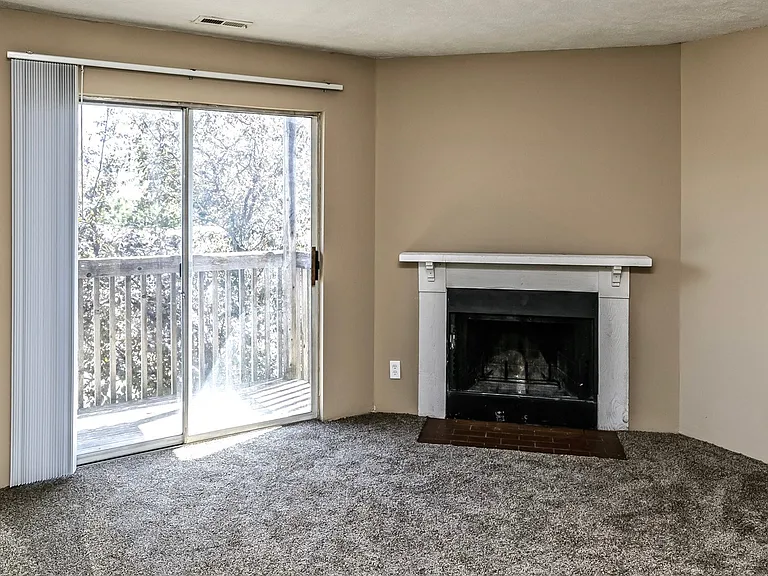 Fox Valley Apartments — Photo 13