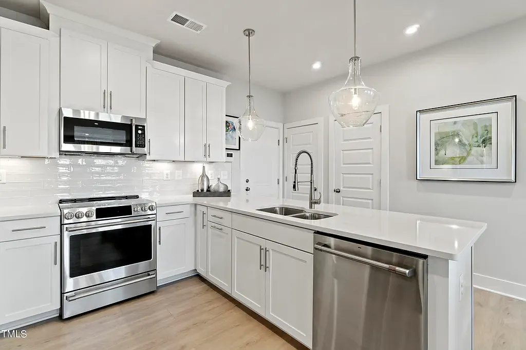 New Downtown Wake Forest Condo — Photo 2