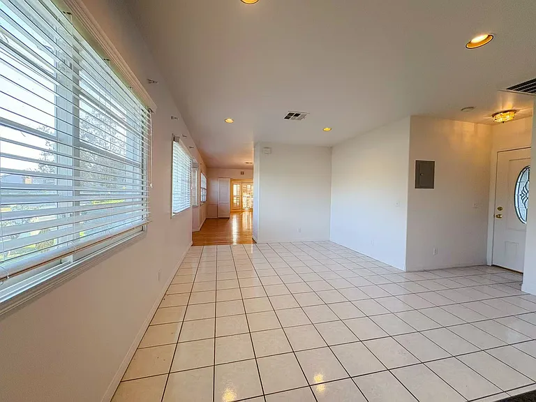 2080 Robin Rd — Photo 5