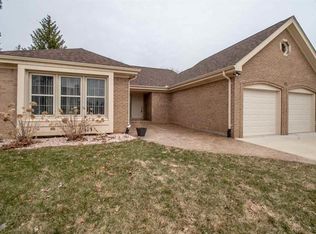 22 Sandalwood Ct, Rochester Hills, MI 48307