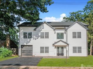 19 Cambridge Rd, Edison, NJ 08817