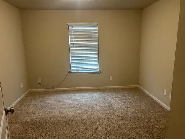 1718 Calgary Dr W — Photo 6