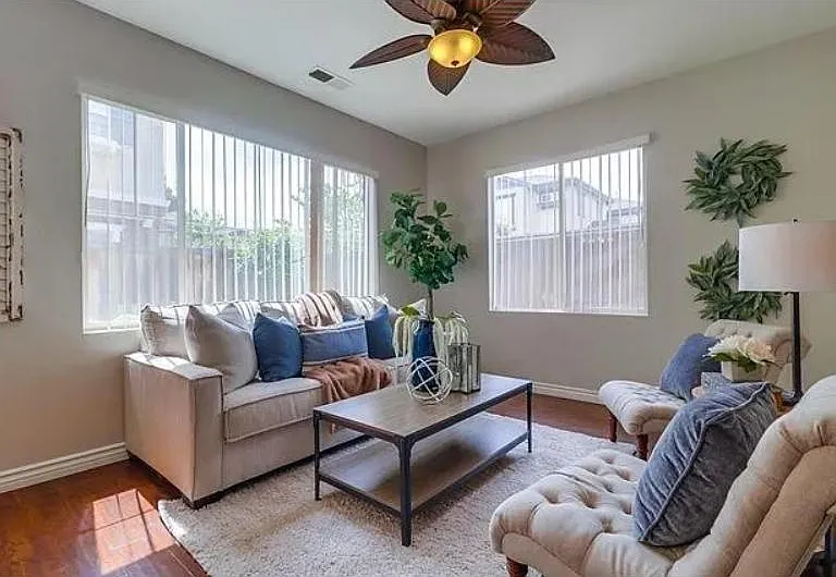 5444 Mandarin Cv — Photo 2