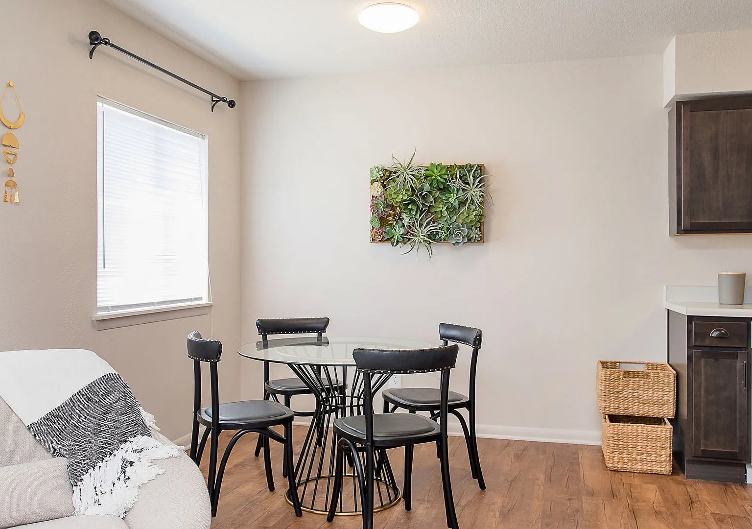 University Crossing Apartments and Townhomes — Photo 4