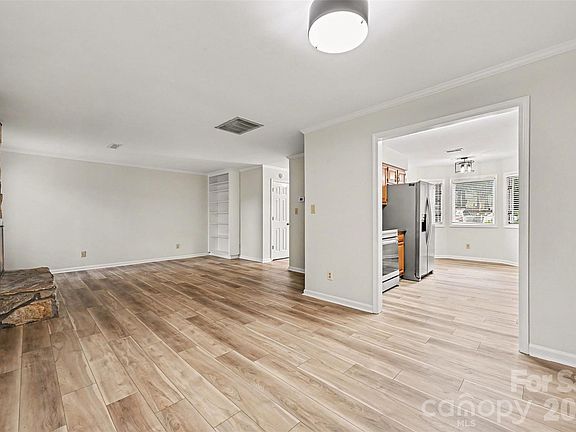 5th image of 1036 Wexford Pl NW