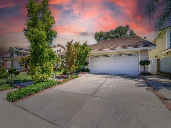 32211 Fall River Rd, Trabuco Canyon, CA 92679