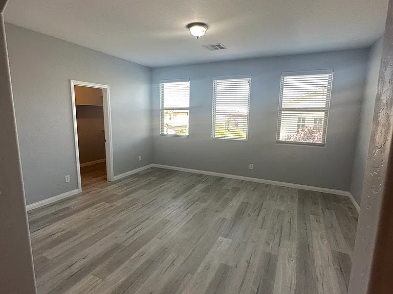 576 Glassford Ct — Photo 35
