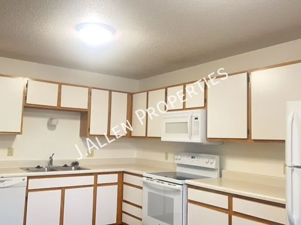 906 Riverfront Rd, Norfolk, NE