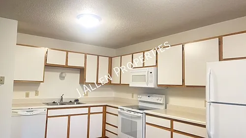 906 Riverfront Rd Photo 1
