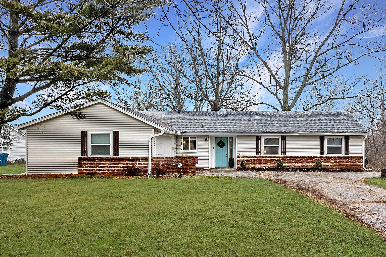 7011 Grandview Dr photo 1