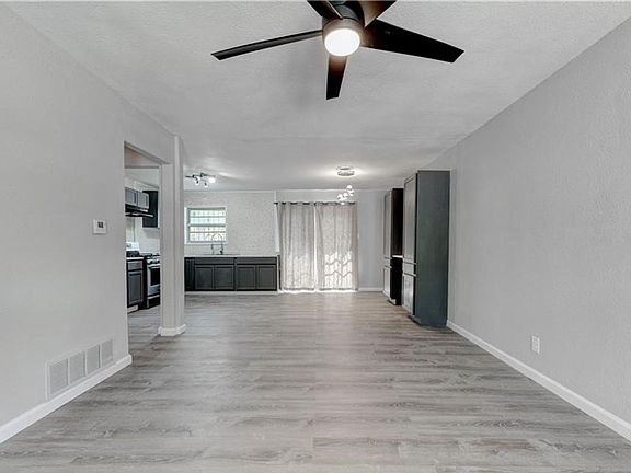 3rd image of 1407 Connell Dr