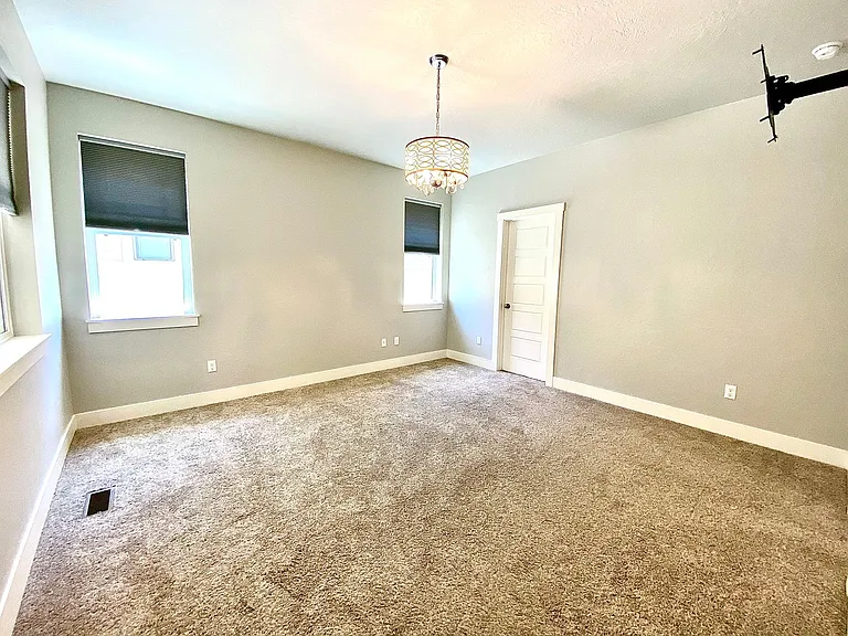 481 W Peck St — Photo 22