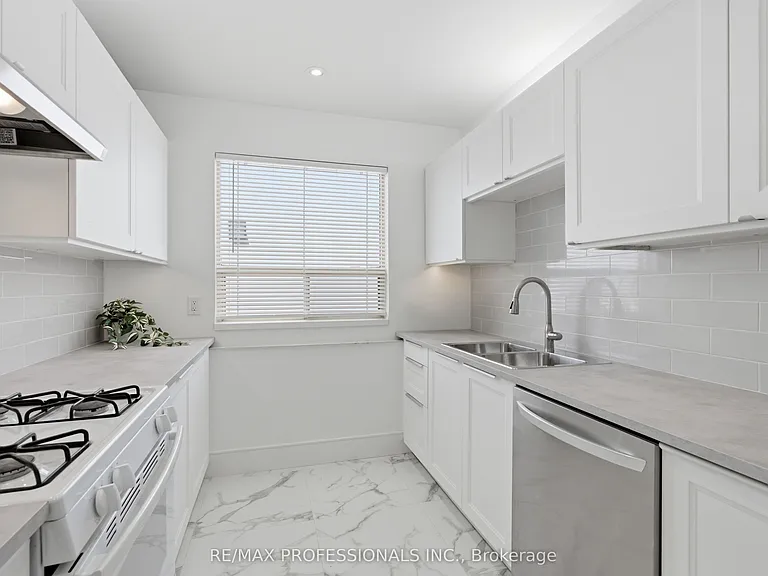 105 Cavell Ave — Photo 16