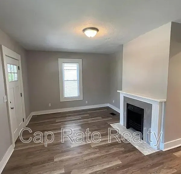 1476 N 6th St — Photo 5
