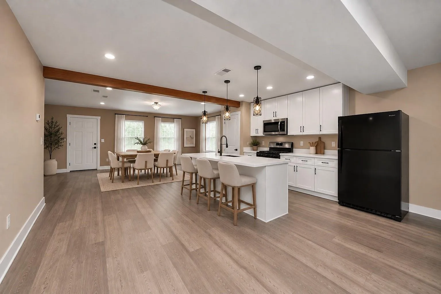 3 bed, 2.5 bath, 2500 sqft, $2,050 — Photo 3