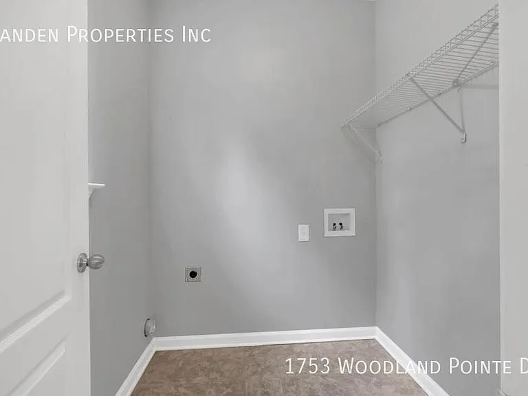 1753 Woodland Pointe Dr — Photo 24