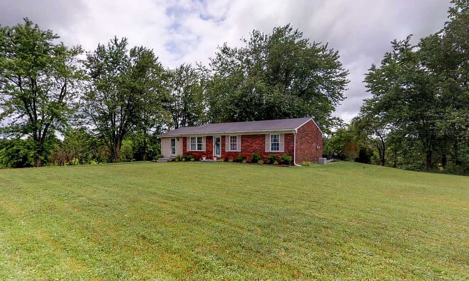 1st image of 40 Thomas Ln