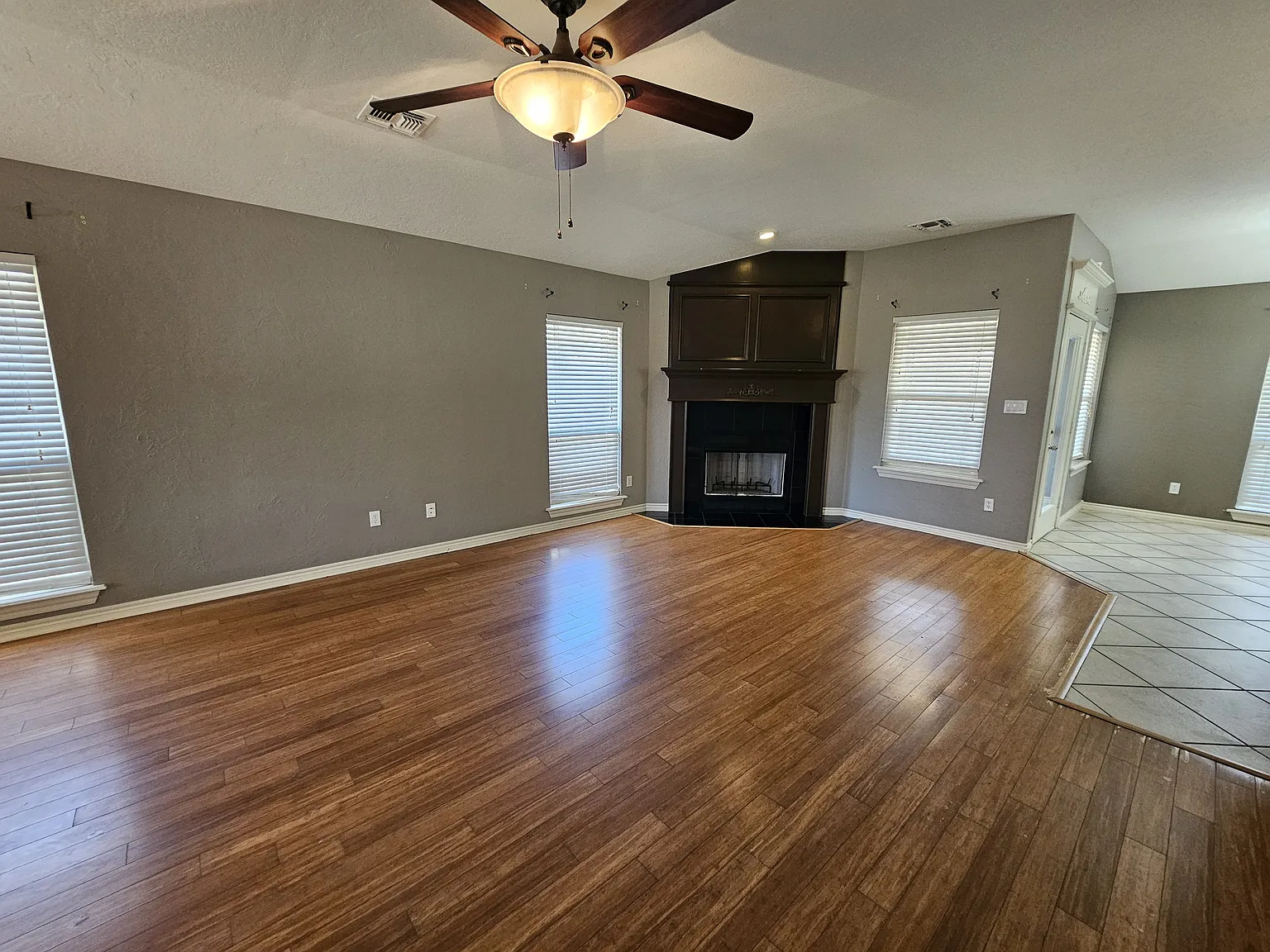4 bed, 2061 sqft, $2,300 — Photo 3