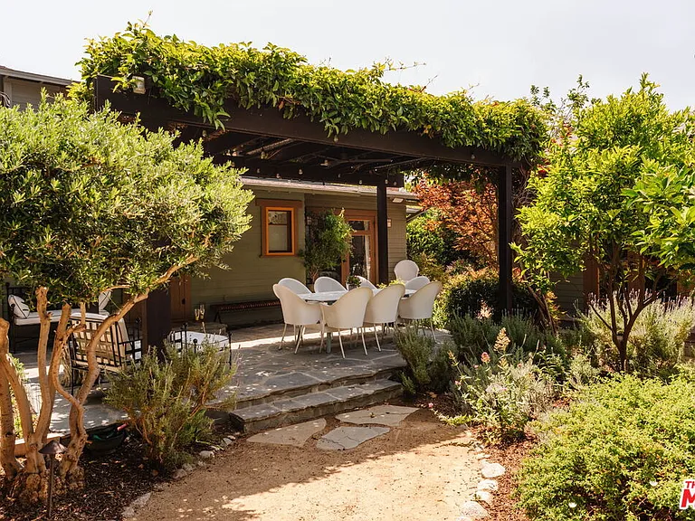 1951 Canyon Dr — Photo 33