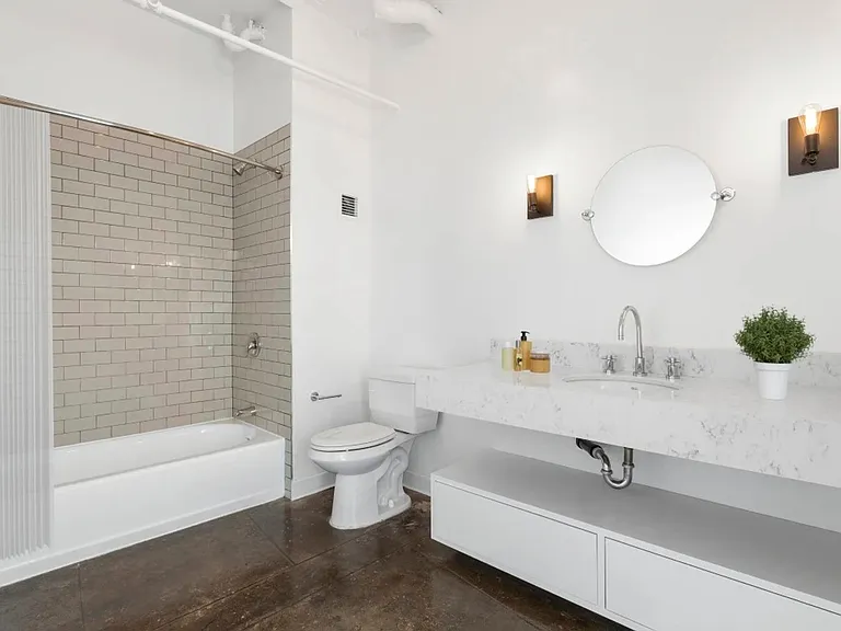 400 S Main Street — Photo 14