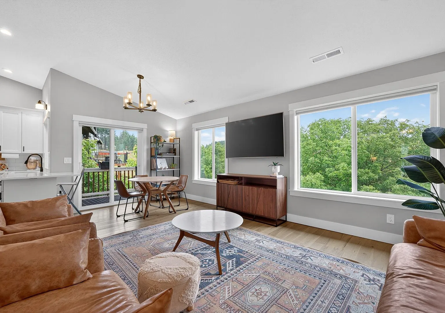 Spacious 5-Bedroom Home in Desirable NW McMinnville — Photo 3