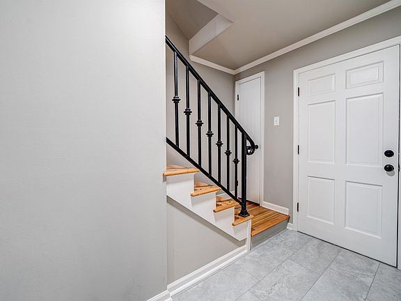3rd image of 5581 Hinton Ave