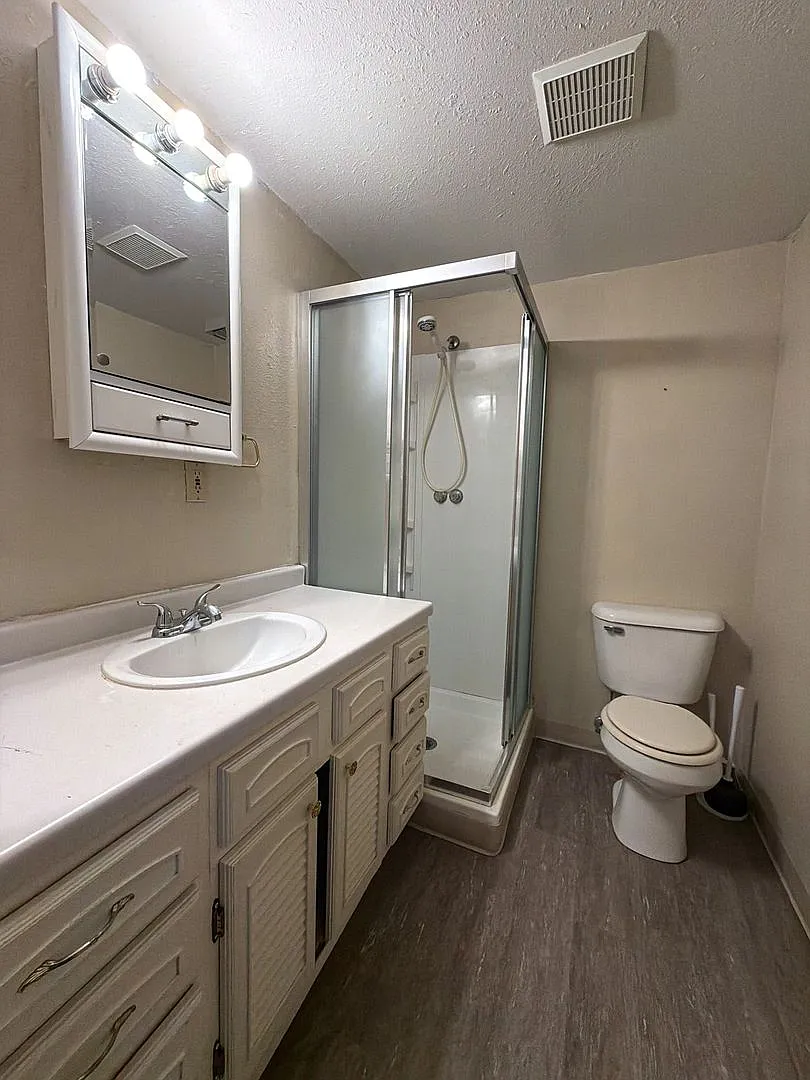 304 DeMers Ave — Photo 4