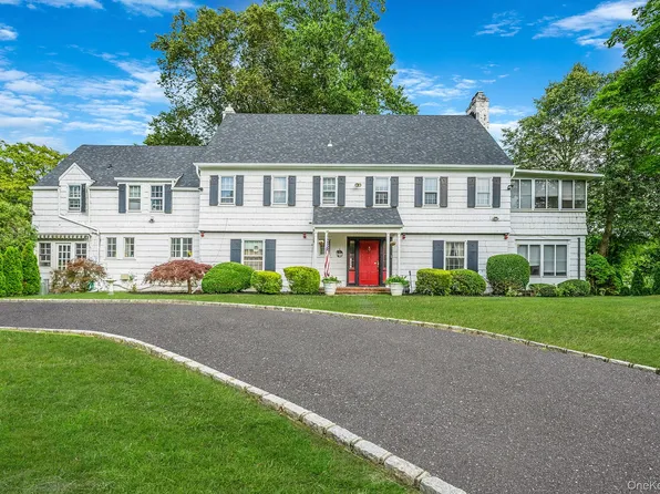 5 Kohlsaat Ct, Smithtown, NY 11787
