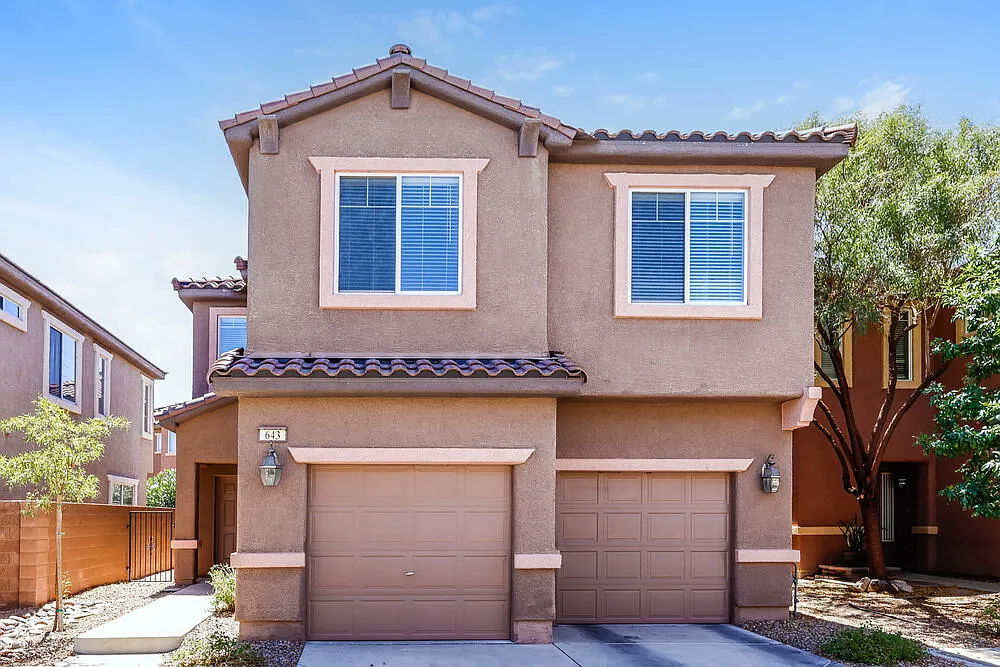 3 bed, 2.5 bath, 1511 sqft, $1,920 — Photo 1