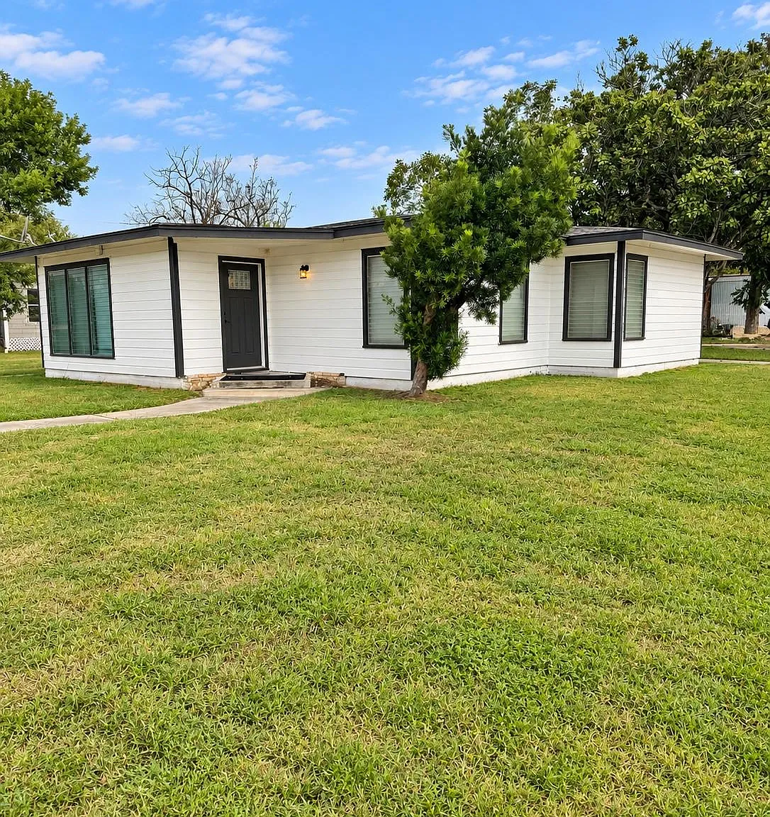 House — Photo 1