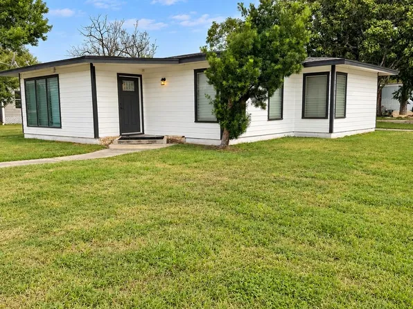 2204 E North St, Victoria, TX 77901