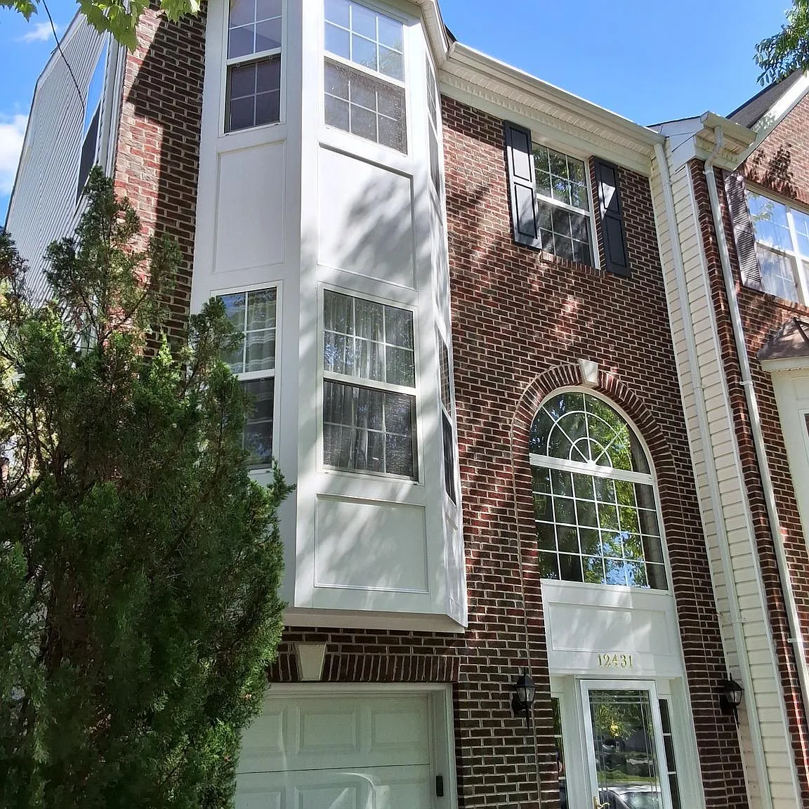3 bed, 2.5 bath, 2332 sqft, $2,600 — Photo 2