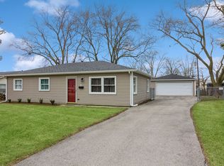 212 E Arrowhead St, North Aurora, IL 60542