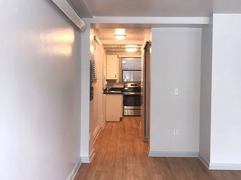 8 W Howe St — Photo 8