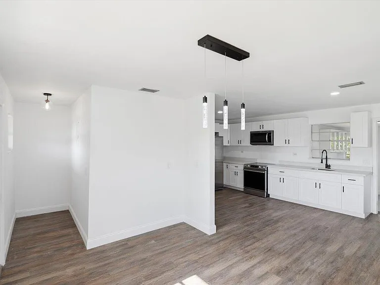 270 SW 10th Ave #1 — Photo 6