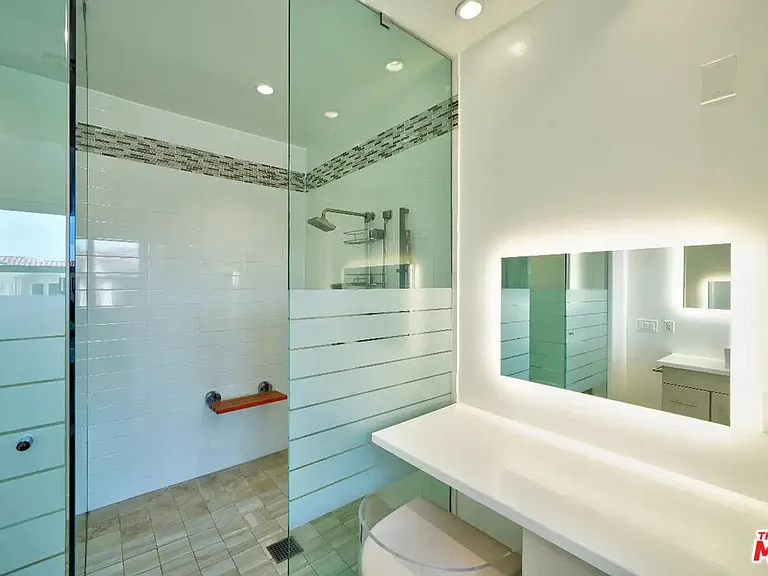 23935 De Ville Way — Photo 26