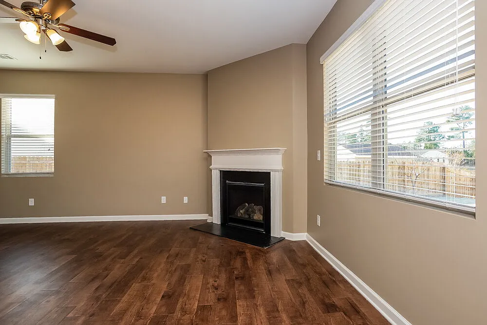 4 bed, 2.0 bath, 1835 sqft, $2,920 — Photo 3