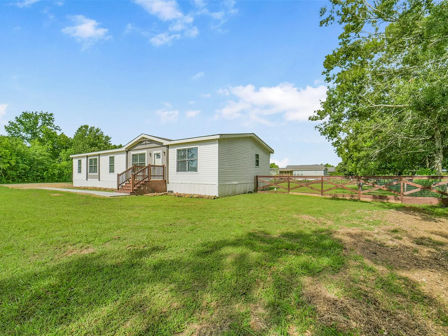 4 bed, 2.0 bath, 2040 sqft, $1,850 — Photo 3