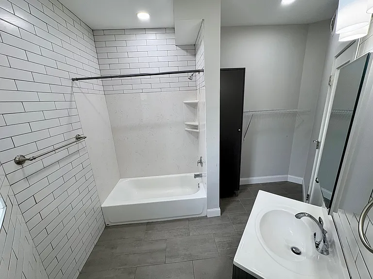4463 Castleman Ave #1E — Photo 6