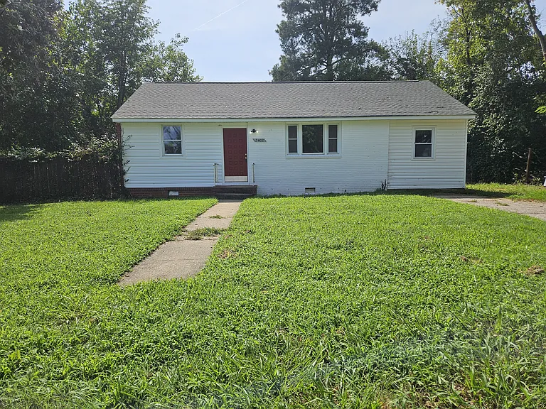 3402 Montclair Rd — Photo 1