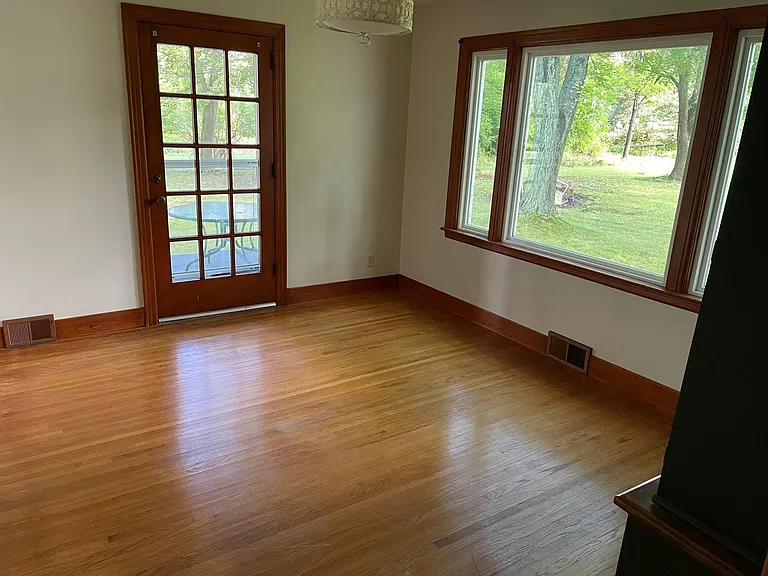 1592 N Creek Rd — Photo 37