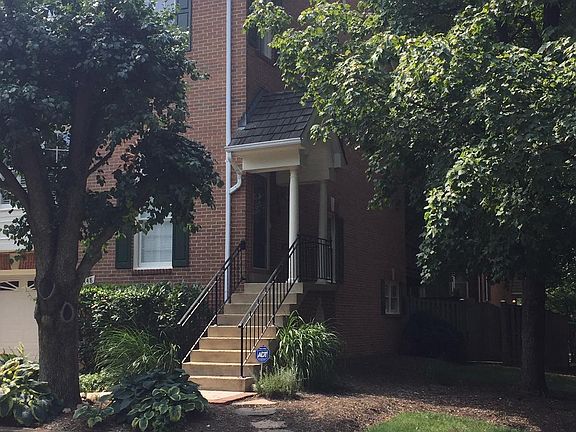 3rd image of 6348 Crooked Oak Ln