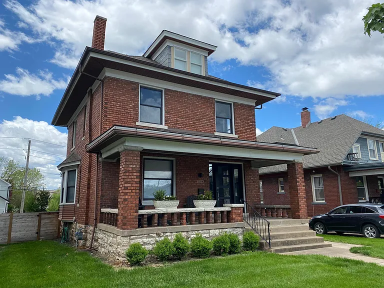 2704 Charlotte St — Photo 1