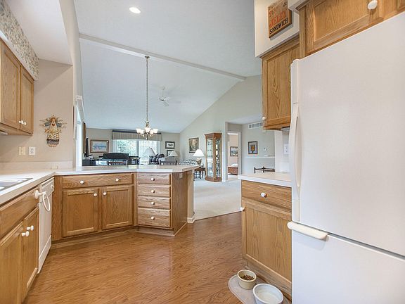 5th image of 367 Timberlake Dr E