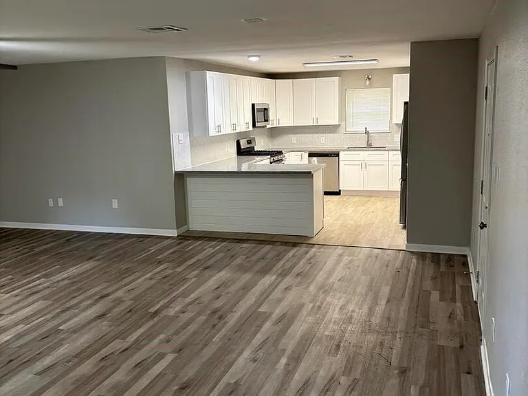 26019 Leafywood Dr — Photo 6
