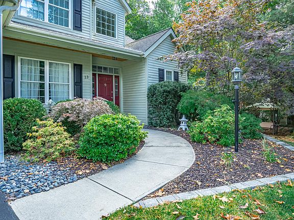 5th image of 13 Newport Dr