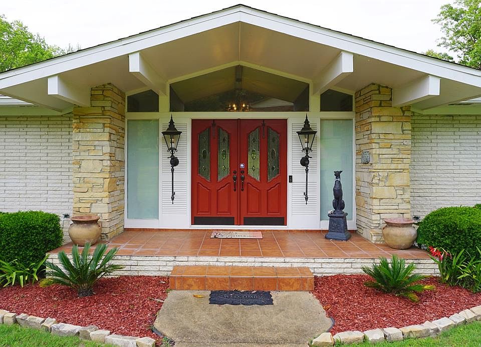 2nd image of 111 Red Cliff Cir