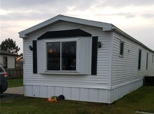 566 Birchwood Dr, Lockport, NY 14094