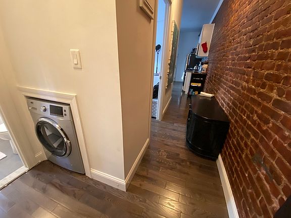5th image of 3026 31st St APT 2R